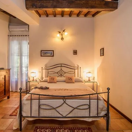 Popoltaio-schiacciato Sleeps 2 Pool Air Con