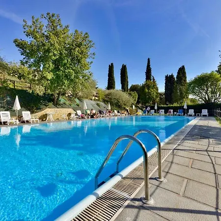 Popoltaio-schiacciato Sleeps 2 Pool Air Con Apartment Ravigliano