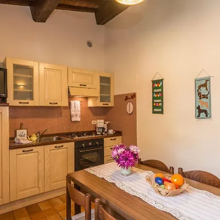 Popoltaio-schiacciato Sleeps 2 Pool Air Con