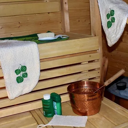 Popoltaio-schiacciato Sleeps 2 Pool Air Con Apartment Ravigliano