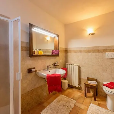 Popoltaio-schiacciato Sleeps 2 Pool Air Con Apartment